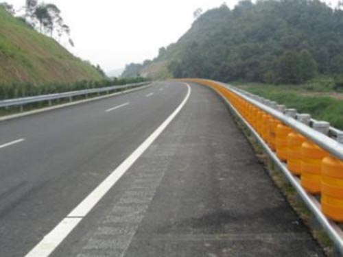 湖南眾志程交通設(shè)施有限公司,湖南波形護欄,高速防撞護欄